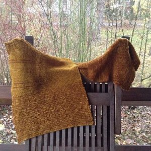 Schal aus handgefärbter Wolle