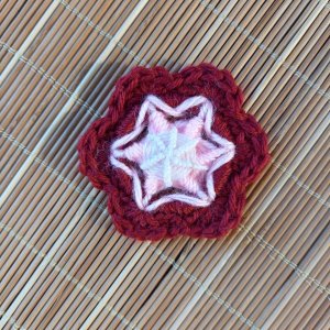 Dorset Button –  Blume mit Häkelrand