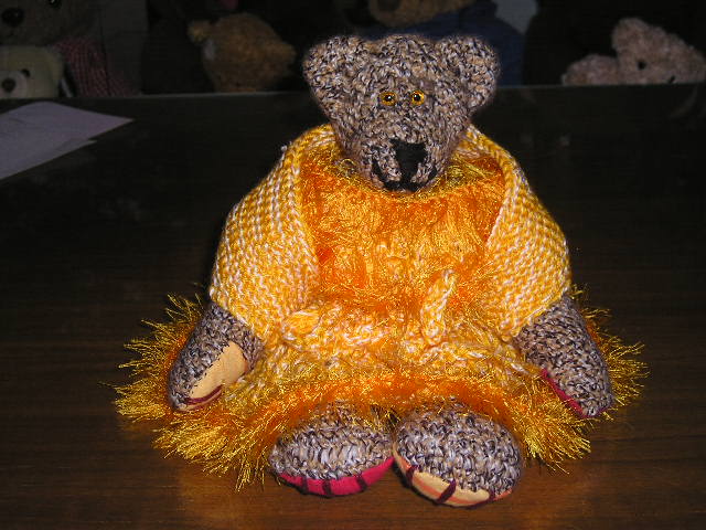 Diva - mein 3. Teddybär (gehäkelt) mit edlem Outfit, grins