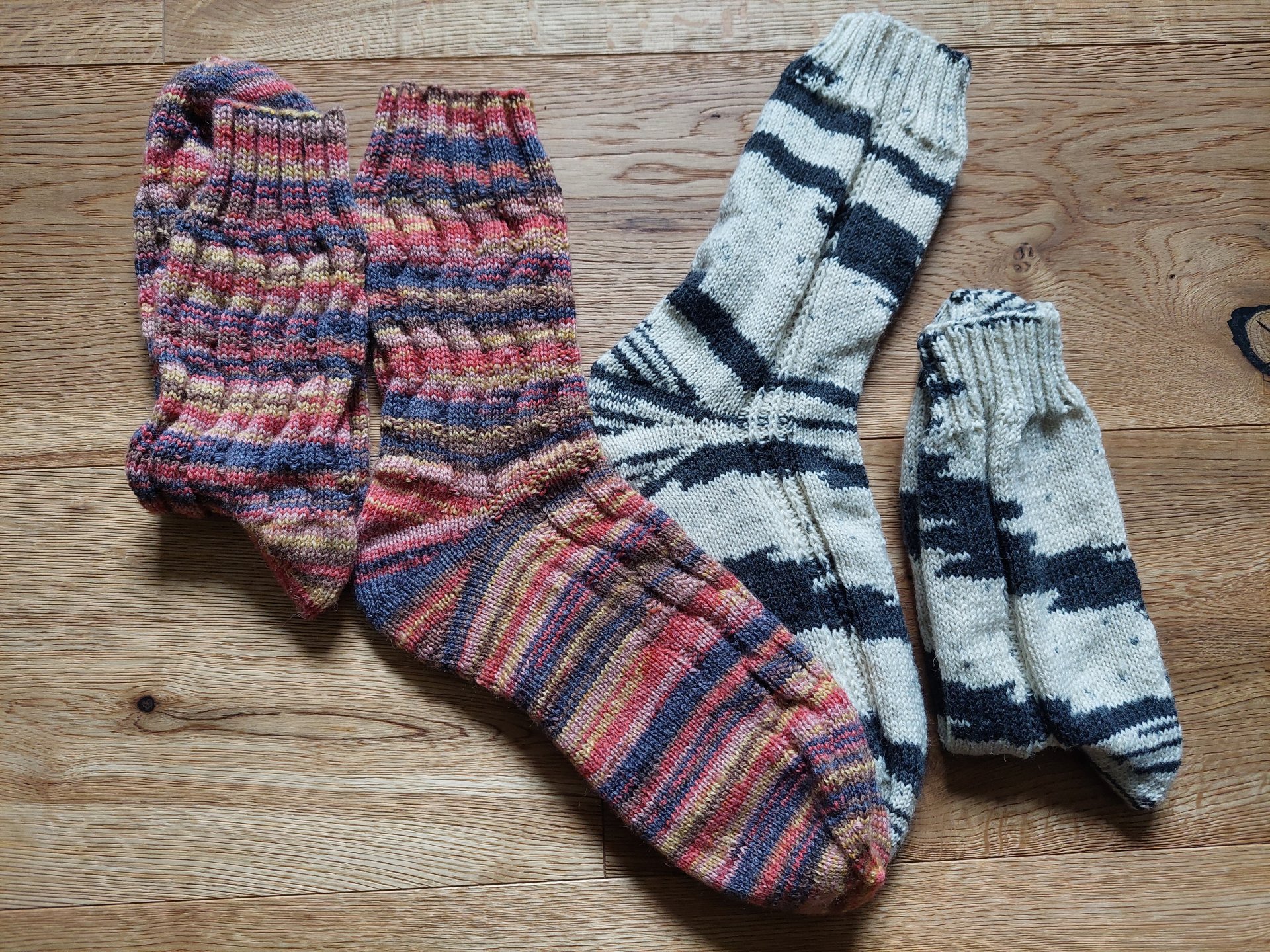 Wavy socks und Ralley-Socken