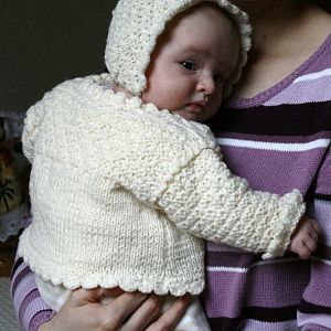 Babymütze und Jäckchen
