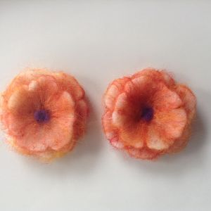 Nadelgefilzte Blütenanstecker