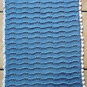 Frühchendecke Wellenmuster hellblau