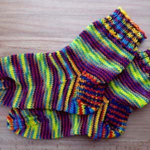 Stinos aus 6-fach Sockenwolle - Regenbogenwolle