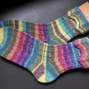 Socken mit Zackenrand
