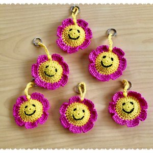 Blumen Smileys als Anhänger für Charity :)))