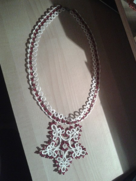 2. Collier