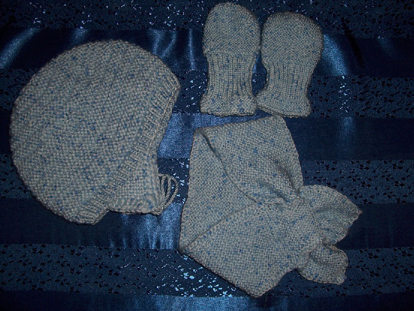 Baby- Handschuhe, -Schal und -Mütze