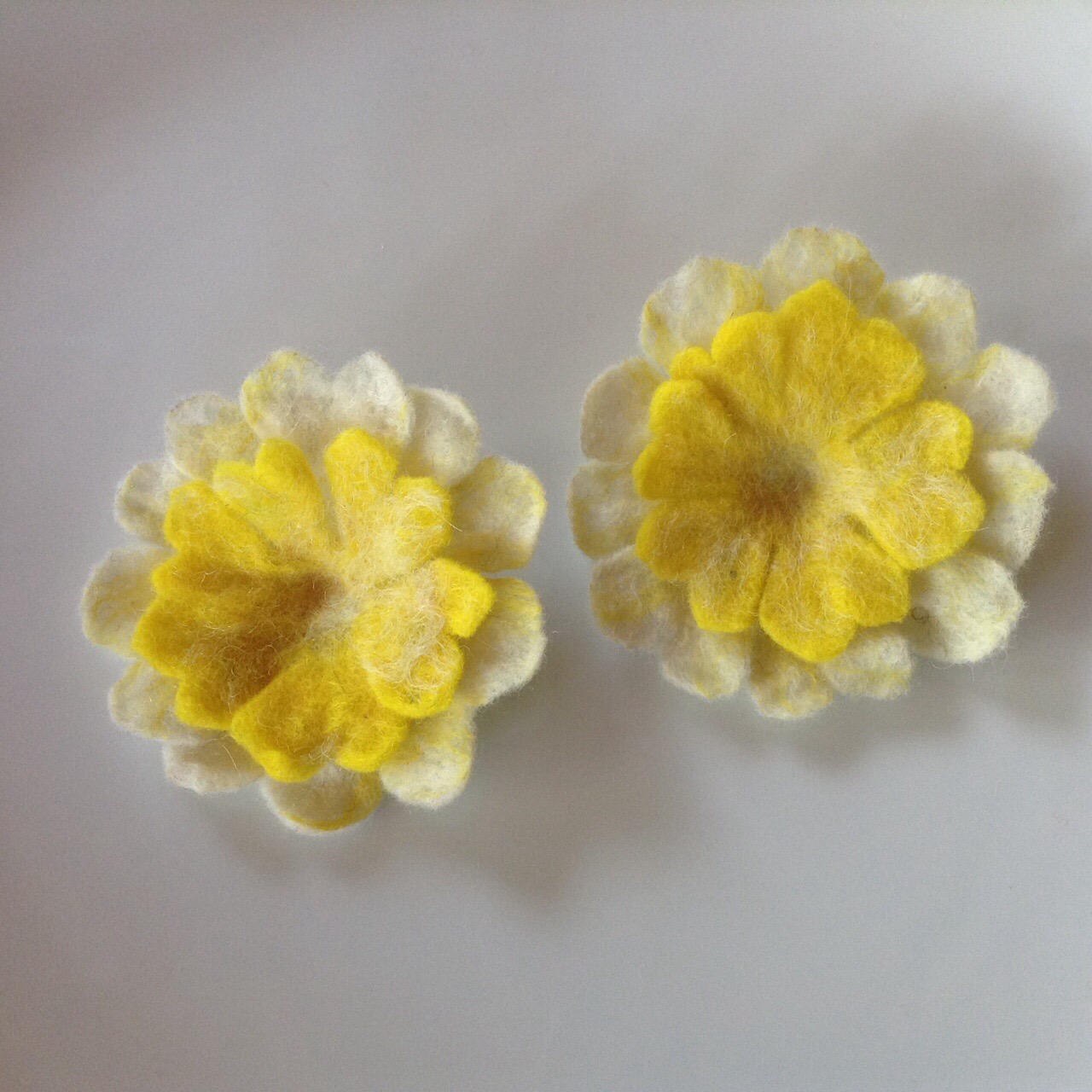 Filzblüte in Gelb-Weiß