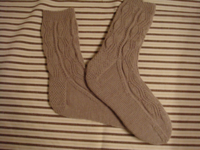 Socken in allen Farben, Größen, Stilen und alle außer meinen ersten Socken in Magic Loop