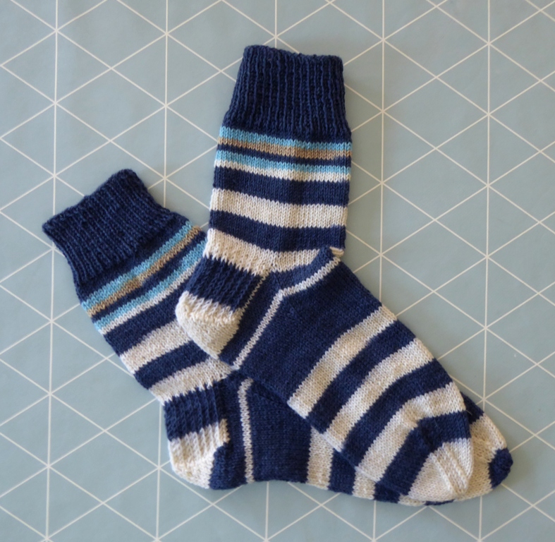 Stinos Socken blau-weiß aus Regia perfect