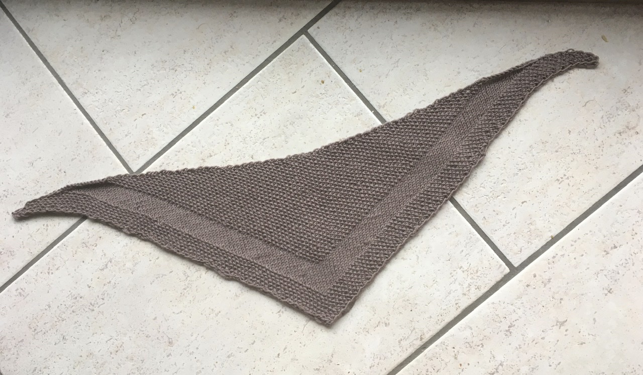 Triangular shawl LUTA